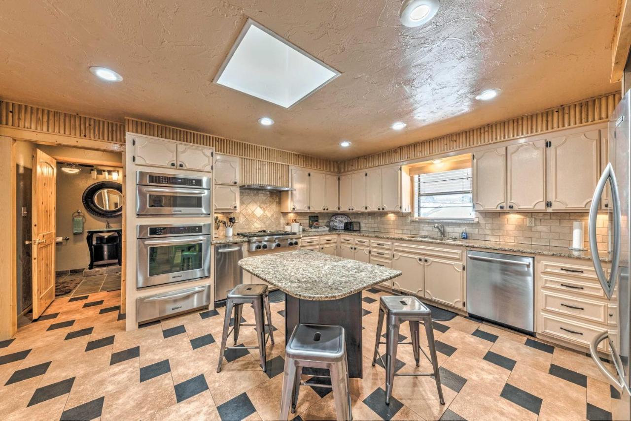 Spacious Ruidoso Home With Hot Tub And Fireplaces 外观 照片