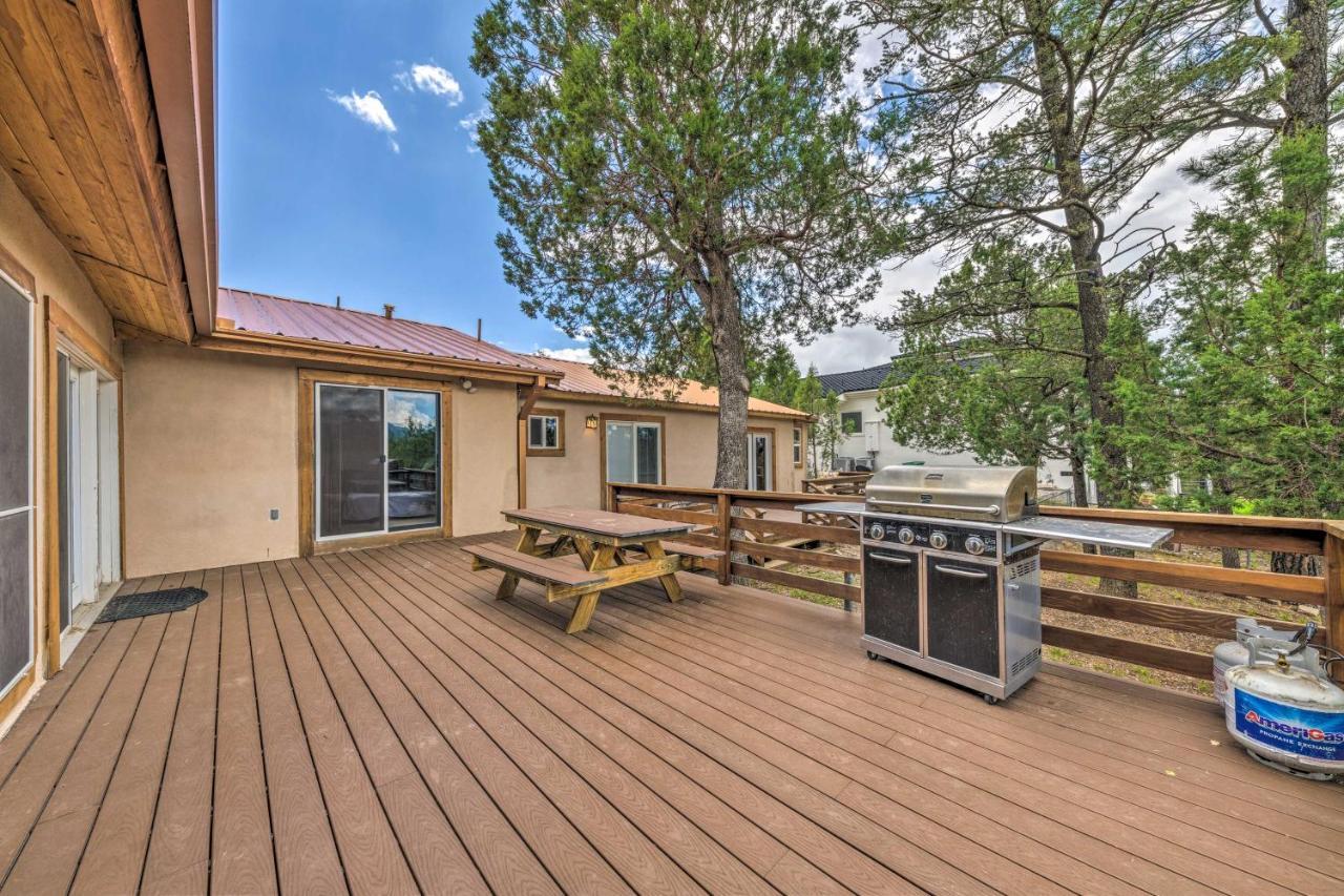 Spacious Ruidoso Home With Hot Tub And Fireplaces 外观 照片